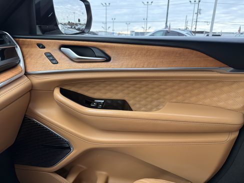 Used 2022 Jeep Grand Cherokee L Summit image 22