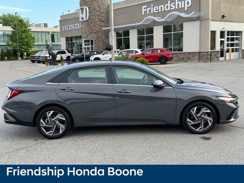 Used 2024 Hyundai Elantra SEL w/ Convenience Package FWD image 5