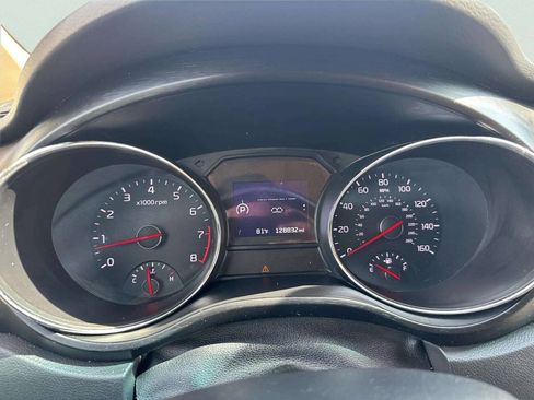 Used 2017 Kia Sedona LX w/ LX Essentials Premium Package FWD image 28