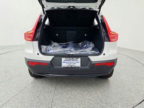 New 2026 Volvo XC40 B5 Core w/ Climate Package image 19
