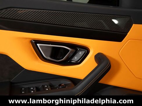 Used 2024 Lamborghini Urus S AWD/4WD image 11