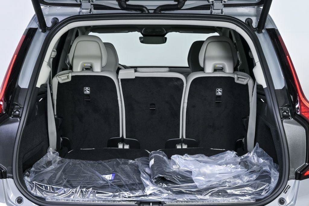 Used 2026 Volvo XC90 B6 Ultra w/ Protection Package AWD/4WD image 32