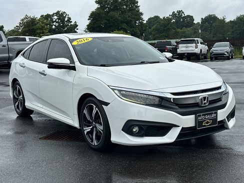 Used 2016 Honda Civic Touring image 3