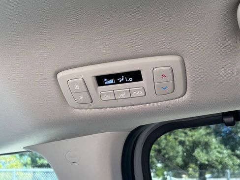 Used 2023 Kia Carnival EX FWD image 22
