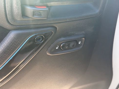 Used 2017 Jeep Wrangler Unlimited Sahara w/ Connectivity Group AWD/4WD image 10