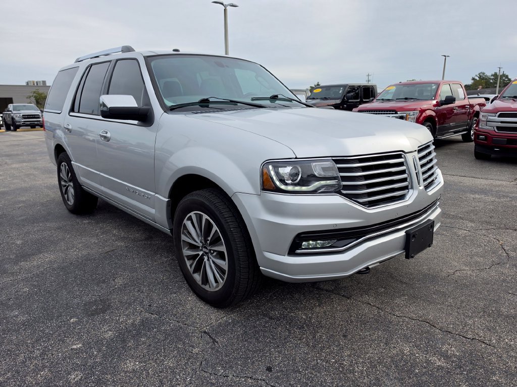 Used 2017 Lincoln Navigator Select RWD image 5