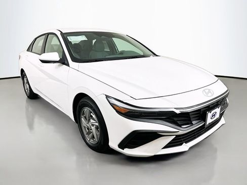 New 2026 Hyundai Elantra SE w/ Cargo Package image 3