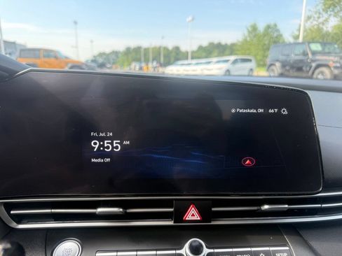 Used 2023 Hyundai Elantra Limited FWD image 20