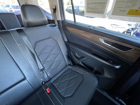 Used 2025 Volkswagen Atlas SE image 38