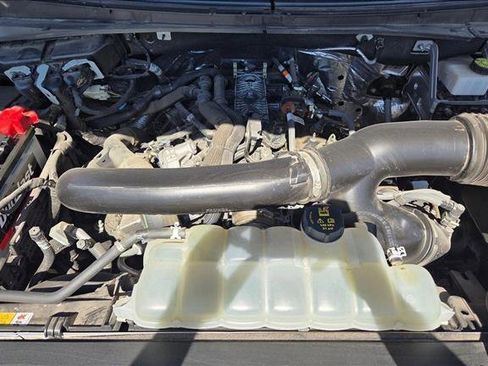 Used 2022 Ford Expedition XLT image 22