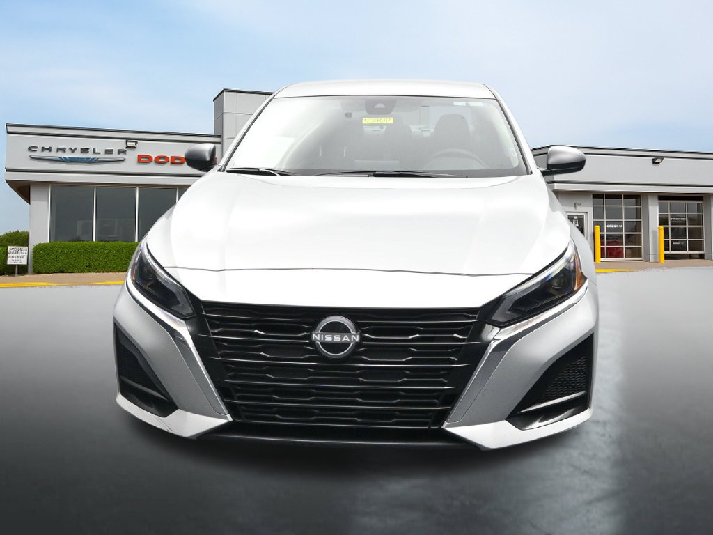 Used 2025 Nissan Altima 2.5 SV FWD image 8