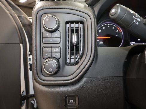 Used 2024 Chevrolet Silverado 2500 Custom w/ Custom Convenience Package AWD/4WD image 11