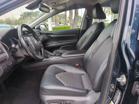 Used 2019 Toyota Camry SE w/ Convenience Package image 16