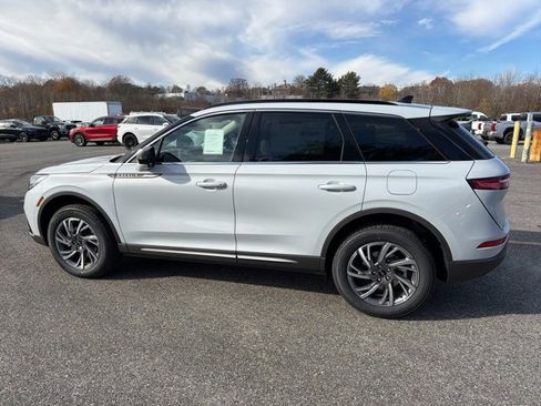 New 2026 Lincoln Corsair Premiere image 5