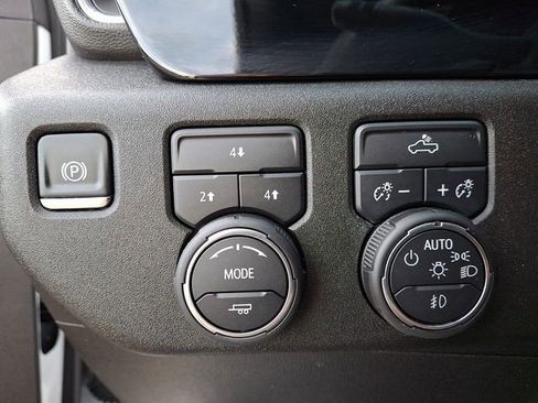 Certified 2025 Chevrolet Silverado 2500 LT w/ Convenience Package image 28