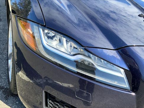 Used 2018 Jaguar XF Prestige AWD/4WD image 27