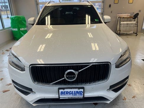Used 2017 Volvo XC90 T6 Momentum w/ Vision Package image 4