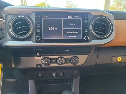 Used 2020 Toyota Tacoma SR5 image 19