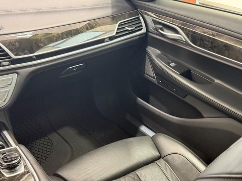 Used 2019 BMW 750i xDrive w/ Executive Package AWD/4WD image 12