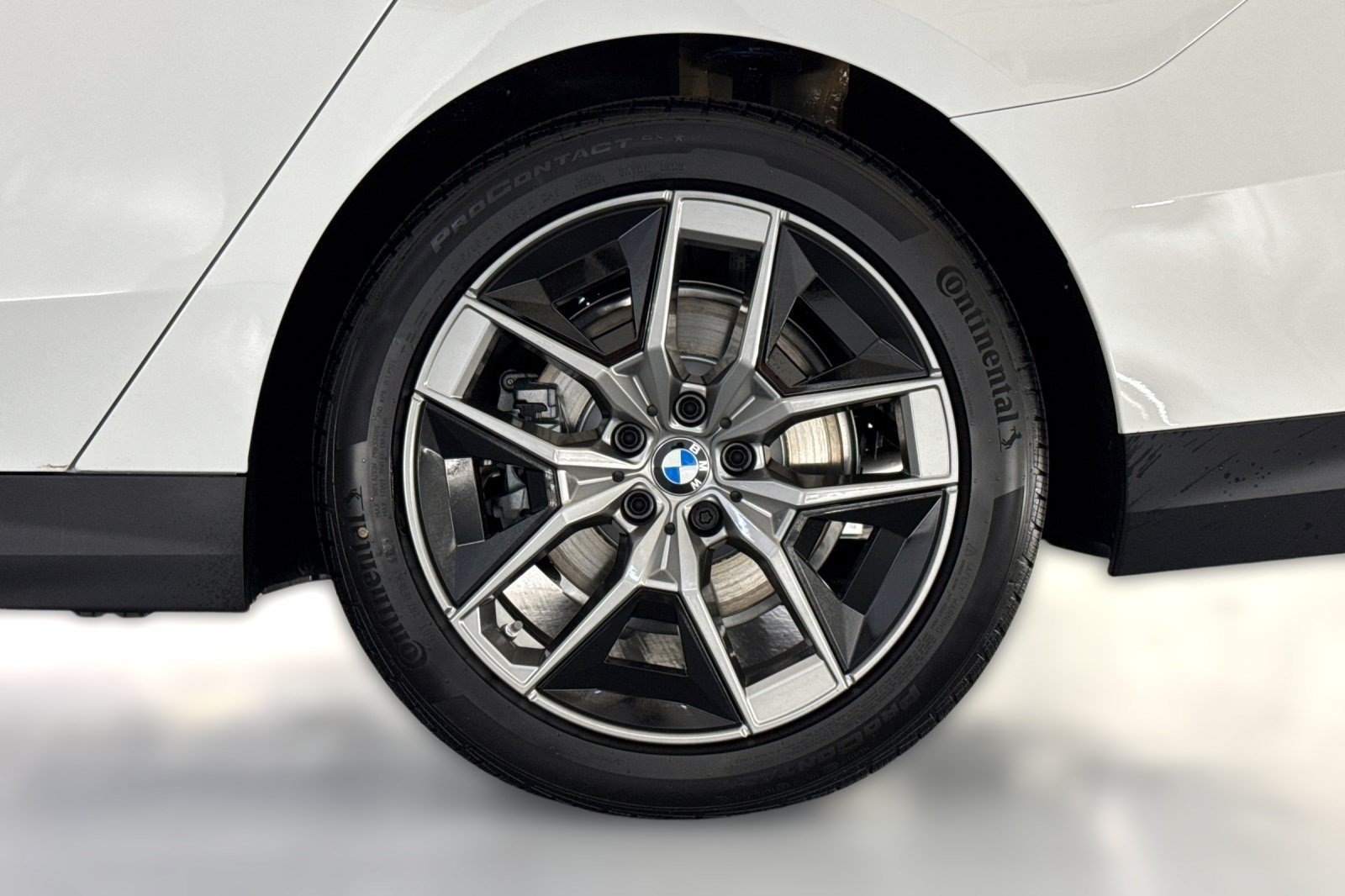 Used 2026 BMW 530i w/ Premium Package RWD image 13