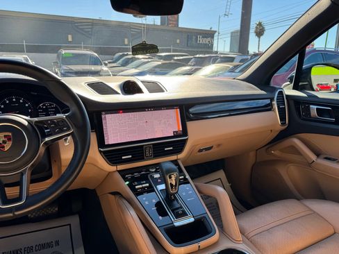 Used 2021 Porsche Cayenne image 23