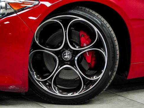 Used 2022 Alfa Romeo Giulia Veloce image 3