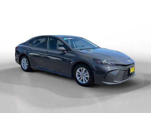 Used 2025 Toyota Camry LE FWD image 7