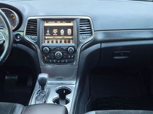 Used 2018 Jeep Grand Cherokee Altitude AWD/4WD image 14