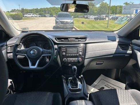 Used 2017 Nissan Rogue S AWD/4WD image 5