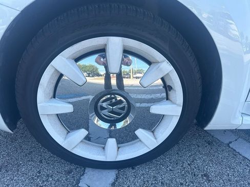 Used 2019 Volkswagen Beetle 2.0T Final Edition SEL FWD image 21