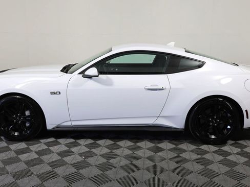 Used 2025 Ford Mustang GT RWD image 9
