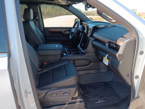 New 2026 GMC Yukon XL Denali w/ Sun & Power Step Package image 31