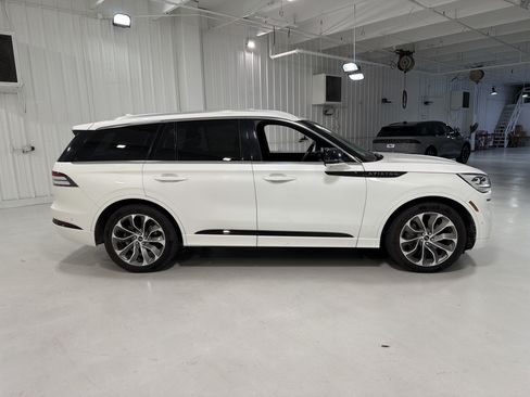 Used 2021 Lincoln Aviator Grand Touring w/ Equipment Group 302A AWD/4WD image 6