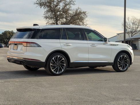 Used 2025 Lincoln Aviator Reserve w/ Illumination Package image 4