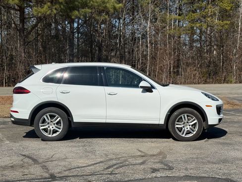 Used 2016 Porsche Cayenne image 2