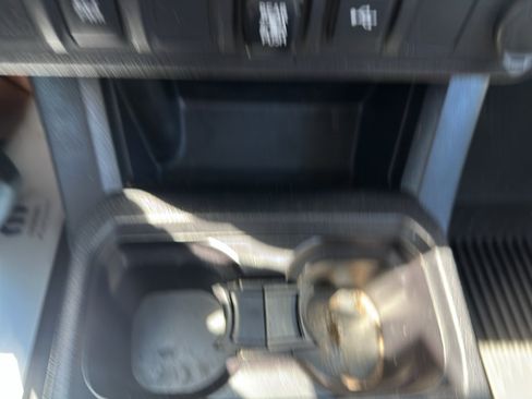 Used 2021 Toyota Tacoma SR5 AWD/4WD image 18