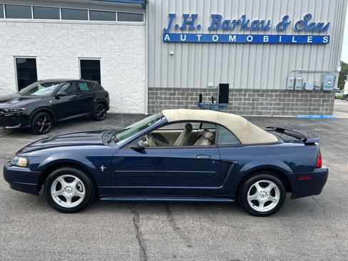 Used 2003 Ford Mustang Convertible RWD image 11