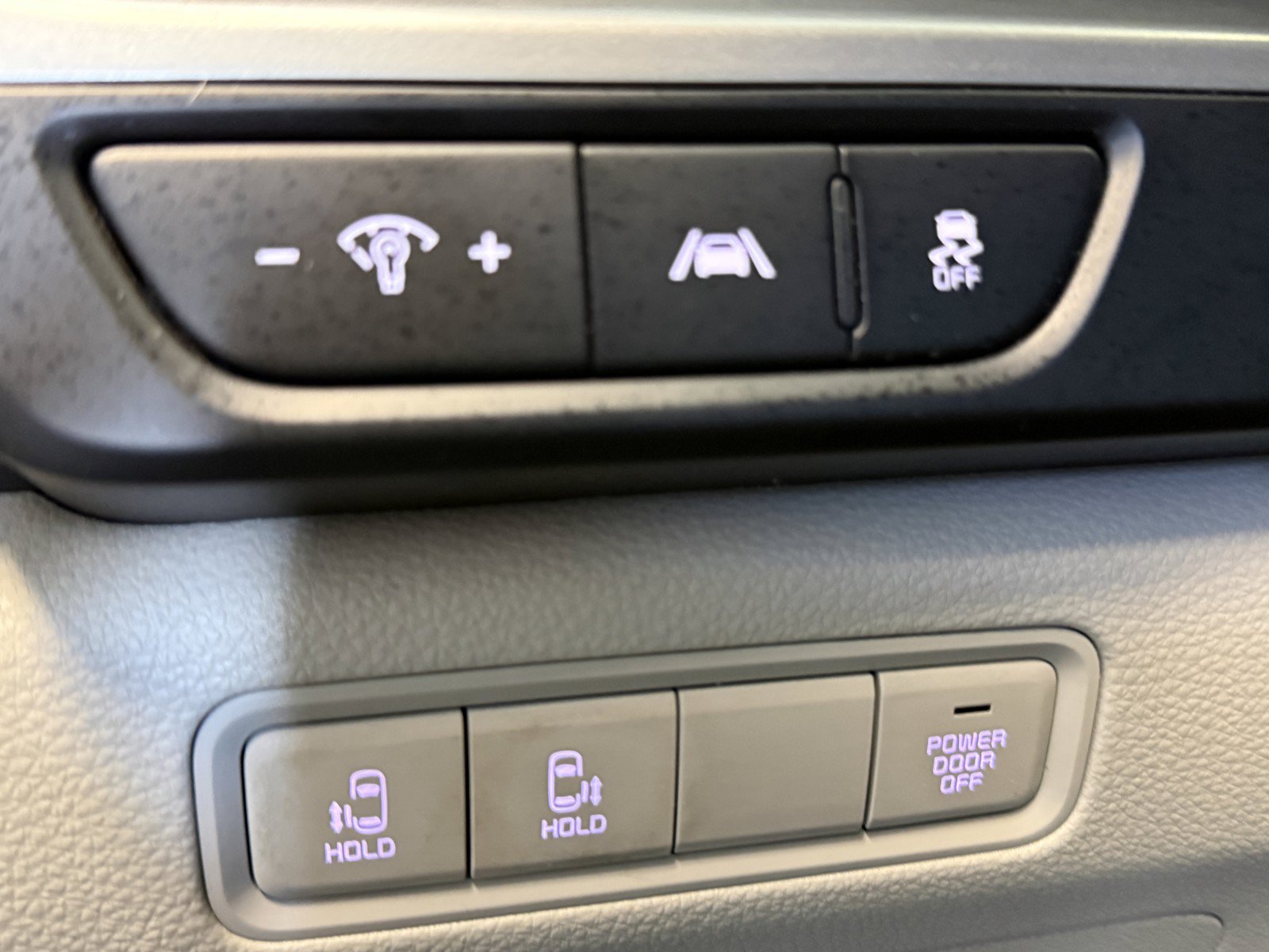 Used 2023 Kia Carnival LX FWD image 22