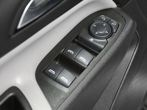 Used 2024 Chevrolet Equinox LS w/ Driver Confidence II Package AWD/4WD image 19