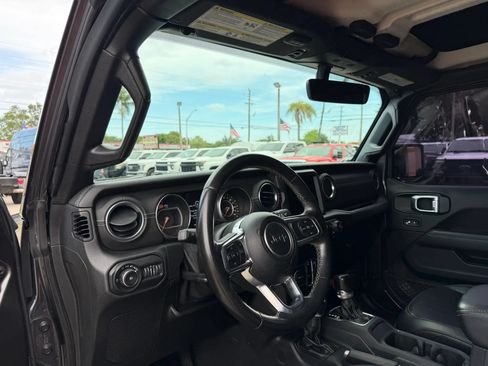 Used 2021 Jeep Wrangler Unlimited Sahara AWD/4WD image 12