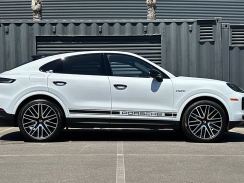 Used 2026 Porsche Cayenne E-Hybrid Coupe AWD/4WD image 9