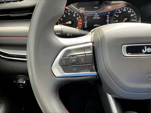 Used 2025 Jeep Compass Trailhawk AWD/4WD image 14