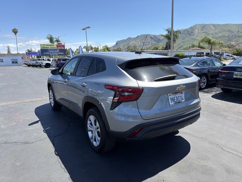 Used 2025 Chevrolet Trax LS image 6