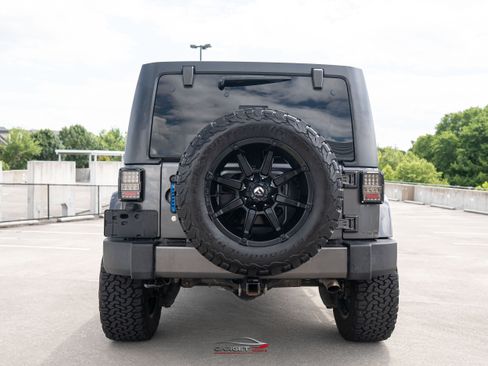 Used 2017 Jeep Wrangler Unlimited Sahara w/ Connectivity Group AWD/4WD image 6