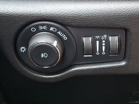 Used 2025 Chrysler Pacifica Select FWD image 26