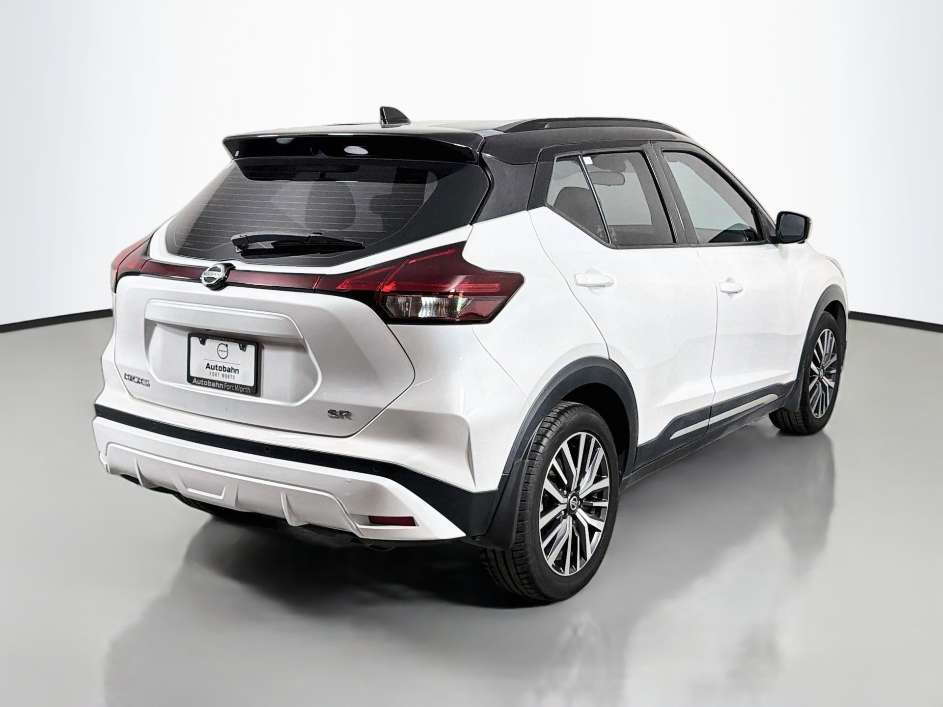 Used 2021 Nissan Kicks SR w/ SR Premium Package FWD image 6