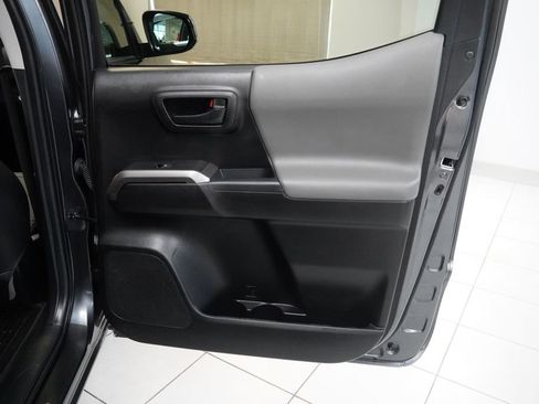 Used 2022 Toyota Tacoma SR5 AWD/4WD image 25
