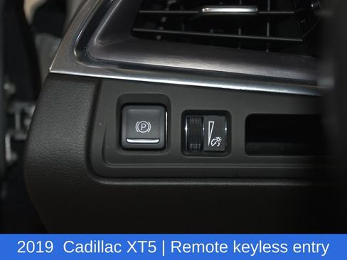 Used 2019 Cadillac XT5 Luxury AWD/4WD image 9