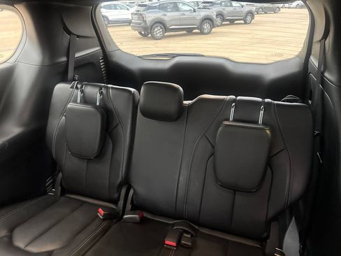 Used 2025 Chrysler Pacifica Select FWD image 36