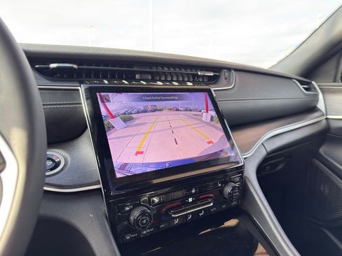 Certified 2025 Jeep Grand Cherokee L Limited w/ Black Appearance Package image 22